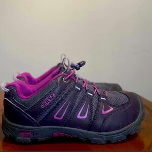 KEEN Oakridge Low Rise Waterproof Hiking Shoes | US 4